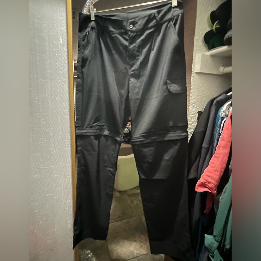 Brand New Columbia Silver Ridge Utility convertible cargo pants. Women's size 14